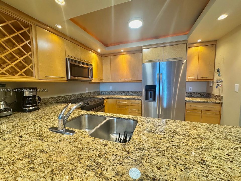 For Sale: $375,000 (2 beds, 2 baths, 1270 Square Feet)