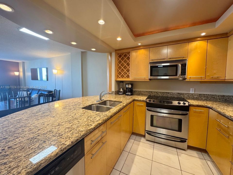 For Sale: $375,000 (2 beds, 2 baths, 1270 Square Feet)