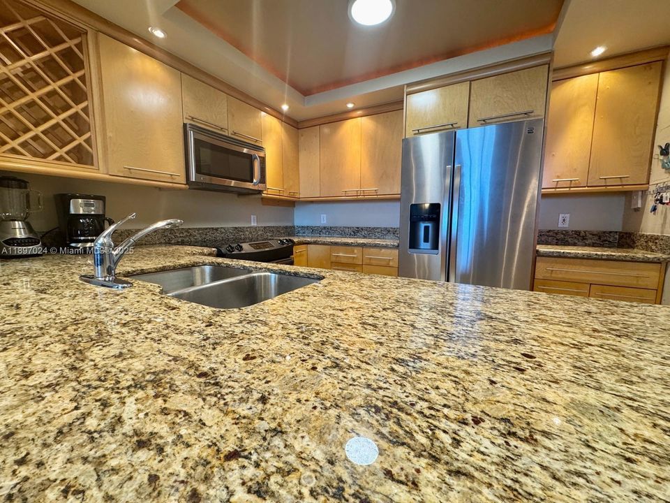 For Sale: $375,000 (2 beds, 2 baths, 1270 Square Feet)