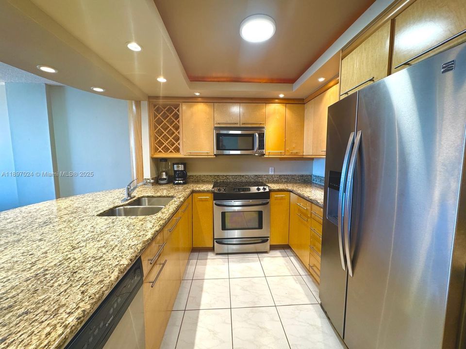 For Sale: $375,000 (2 beds, 2 baths, 1270 Square Feet)