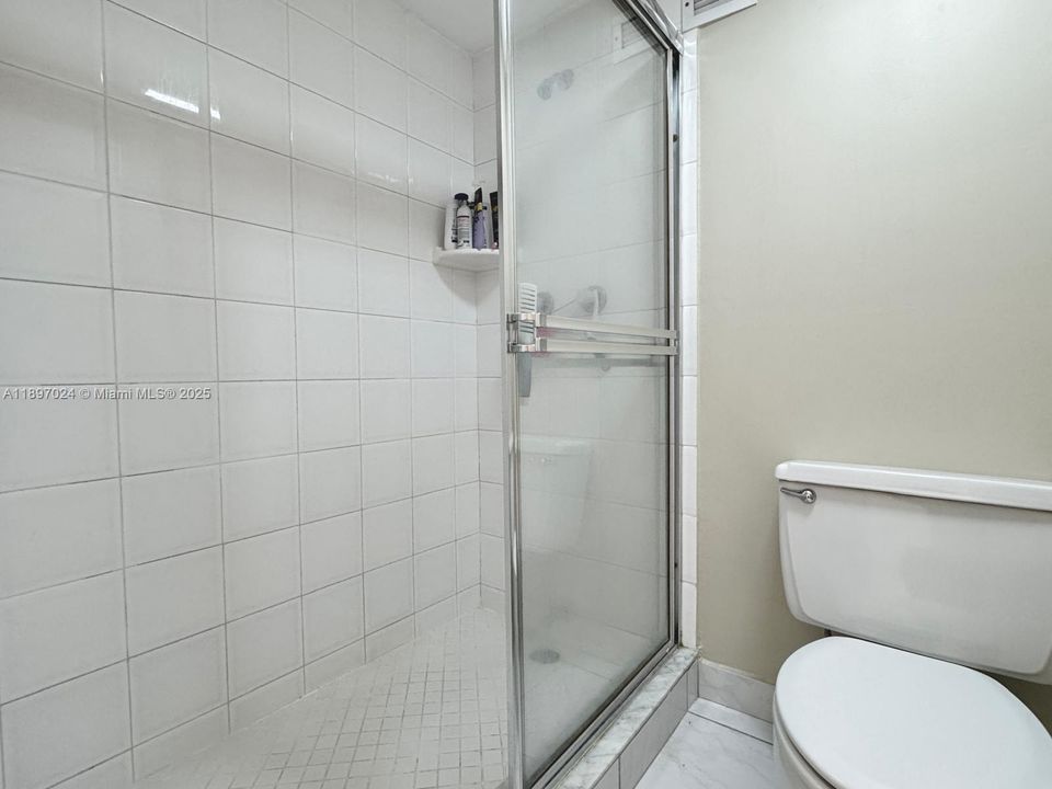 For Sale: $375,000 (2 beds, 2 baths, 1270 Square Feet)