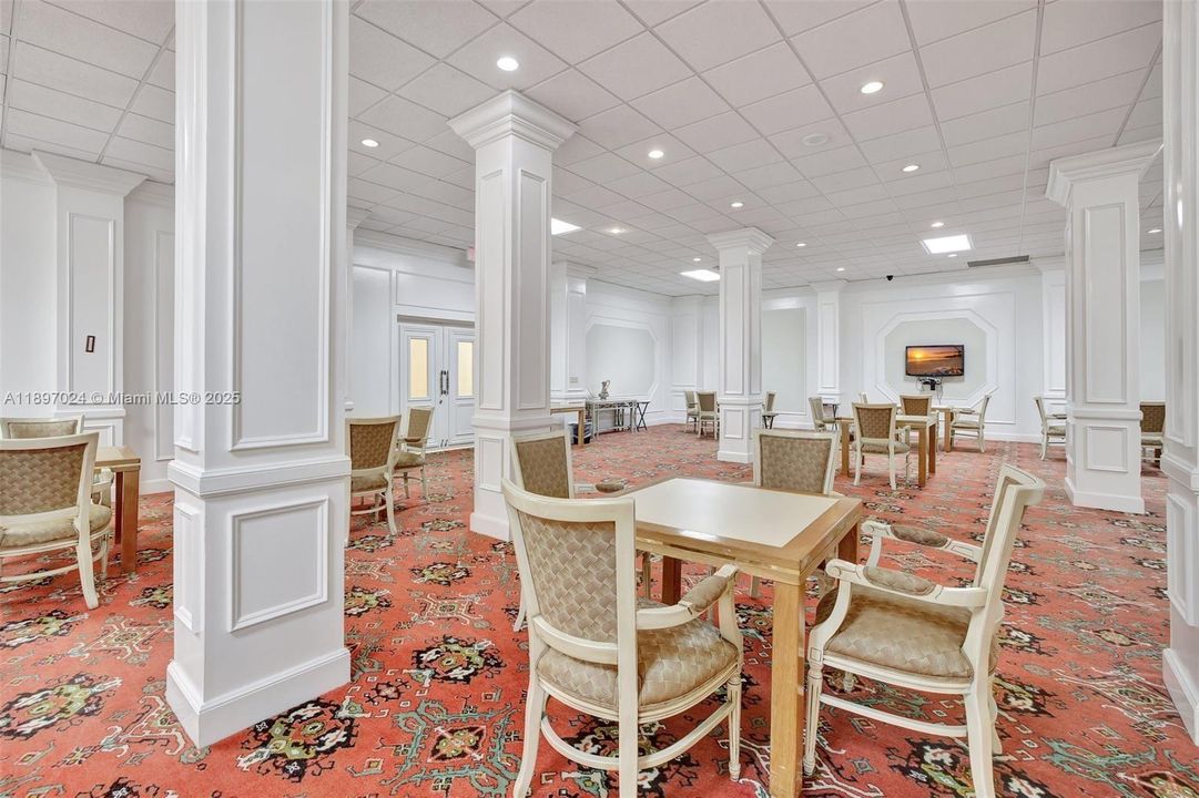 For Sale: $375,000 (2 beds, 2 baths, 1270 Square Feet)