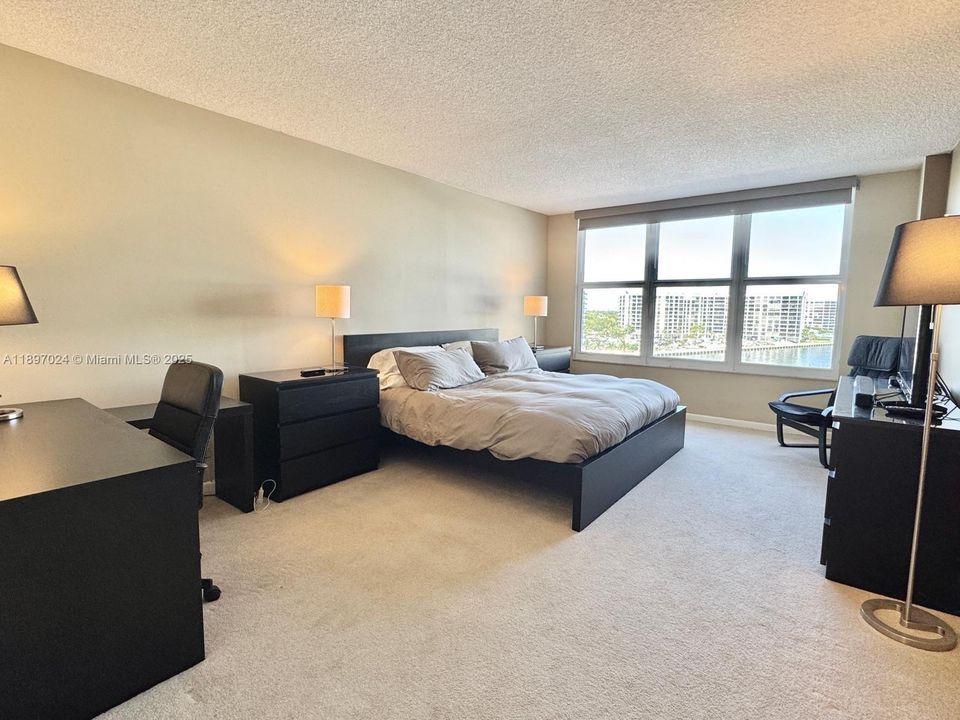 For Sale: $375,000 (2 beds, 2 baths, 1270 Square Feet)