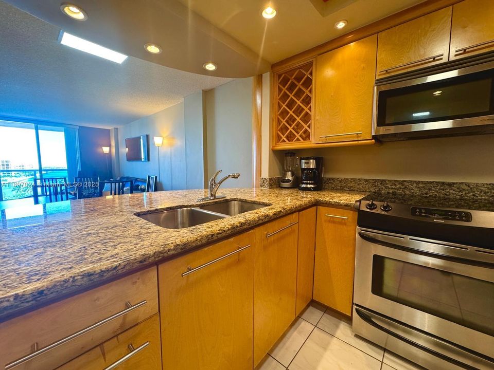 For Sale: $375,000 (2 beds, 2 baths, 1270 Square Feet)
