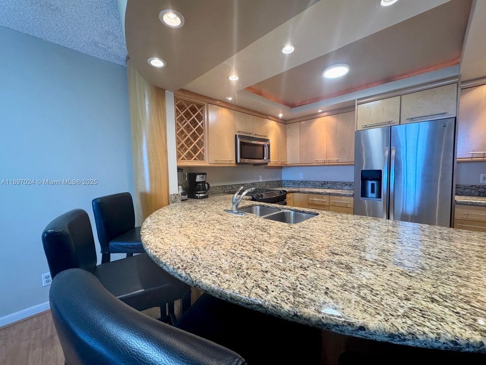 For Sale: $375,000 (2 beds, 2 baths, 1270 Square Feet)