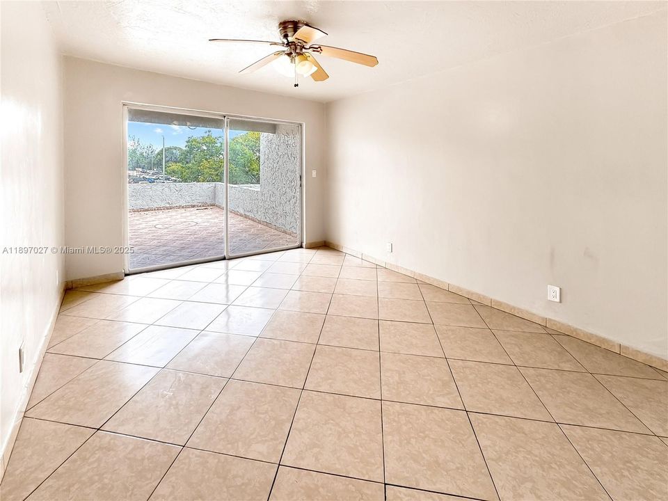 Recently Rented: $2,500 (4 beds, 2 baths, 2100 Square Feet)