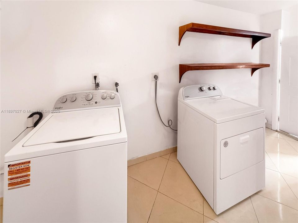 Recently Rented: $2,500 (4 beds, 2 baths, 2100 Square Feet)