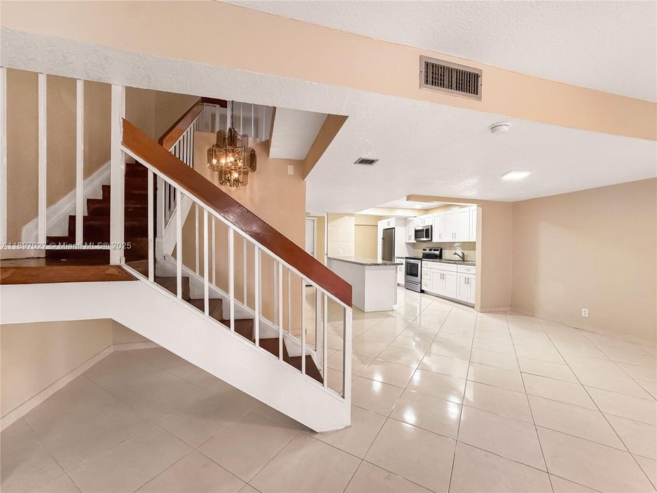 Recently Rented: $2,500 (4 beds, 2 baths, 2100 Square Feet)