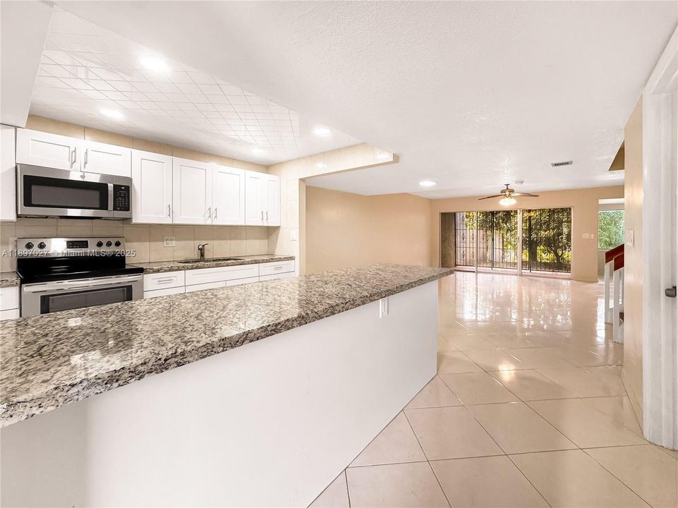 Recently Rented: $2,500 (4 beds, 2 baths, 2100 Square Feet)