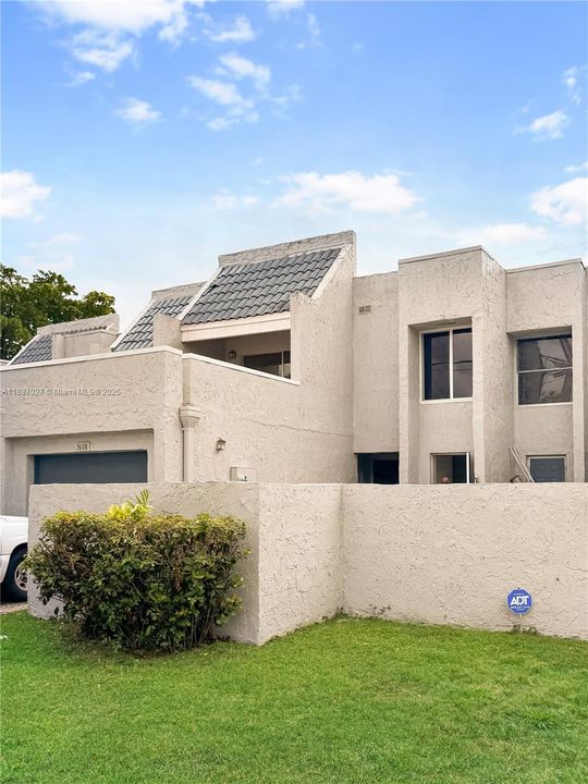 Recently Rented: $2,500 (4 beds, 2 baths, 2100 Square Feet)