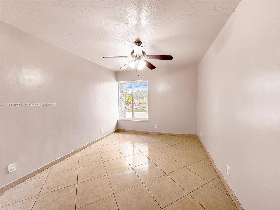 Recently Rented: $2,500 (4 beds, 2 baths, 2100 Square Feet)