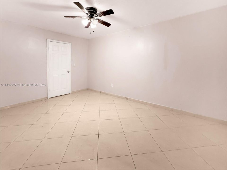 Recently Rented: $2,500 (4 beds, 2 baths, 2100 Square Feet)