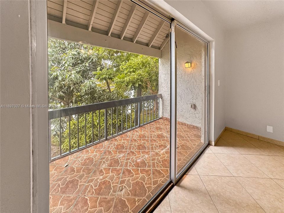 Recently Rented: $2,500 (4 beds, 2 baths, 2100 Square Feet)