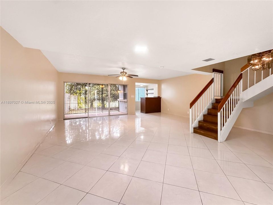 Recently Rented: $2,500 (4 beds, 2 baths, 2100 Square Feet)