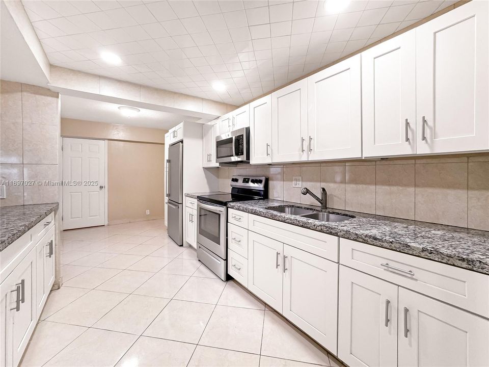 Recently Rented: $2,500 (4 beds, 2 baths, 2100 Square Feet)