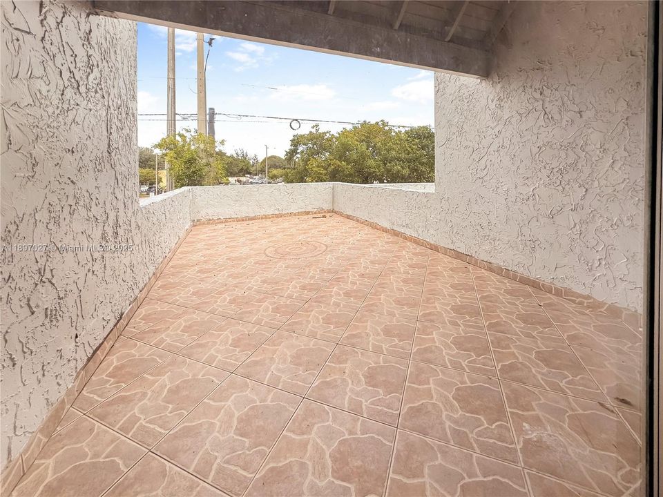 Recently Rented: $2,500 (4 beds, 2 baths, 2100 Square Feet)