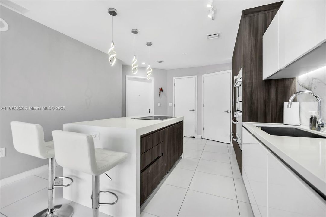 На продажу: $615,000 (2 спален, 2 ванн, 1178 Квадратных фут)