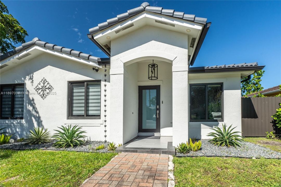 For Sale: $650,000 (4 beds, 2 baths, 1553 Square Feet)