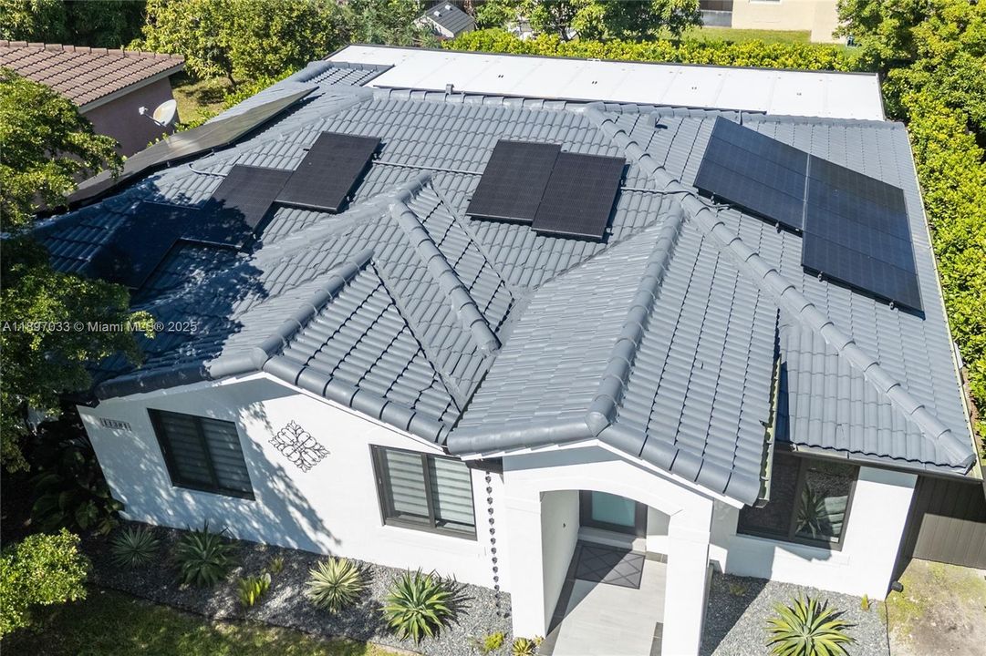 For Sale: $650,000 (4 beds, 2 baths, 1553 Square Feet)