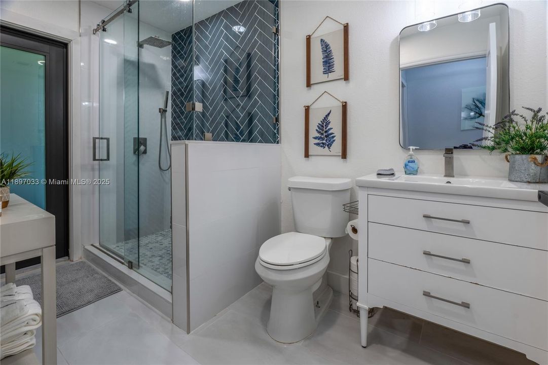 For Sale: $650,000 (4 beds, 2 baths, 1553 Square Feet)