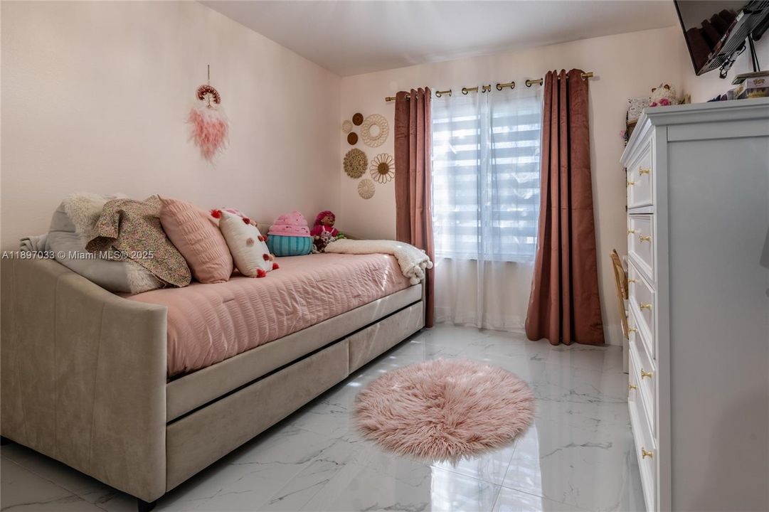 For Sale: $650,000 (4 beds, 2 baths, 1553 Square Feet)