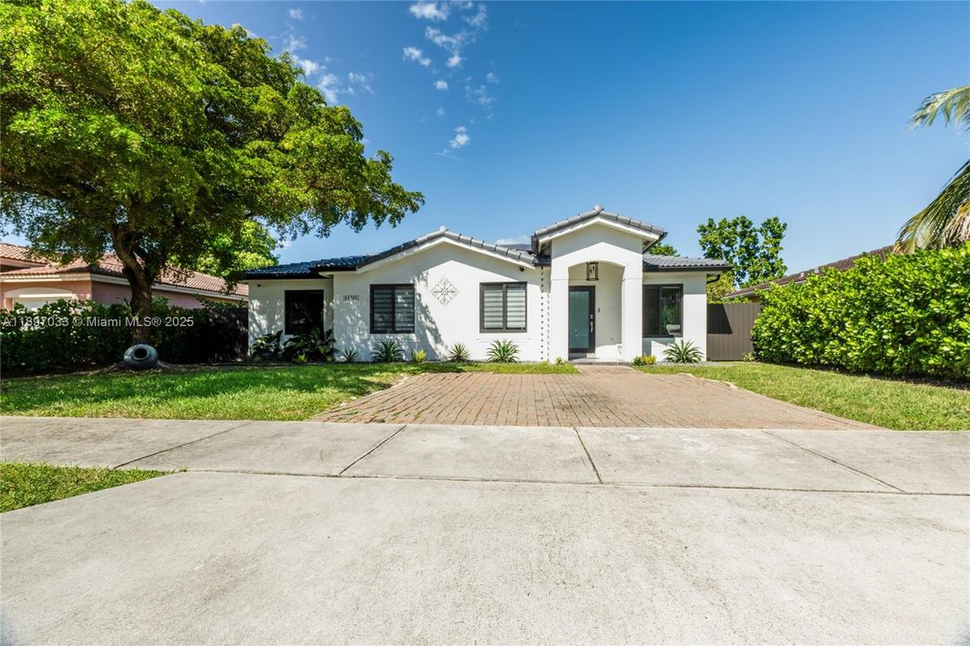 For Sale: $650,000 (4 beds, 2 baths, 1553 Square Feet)