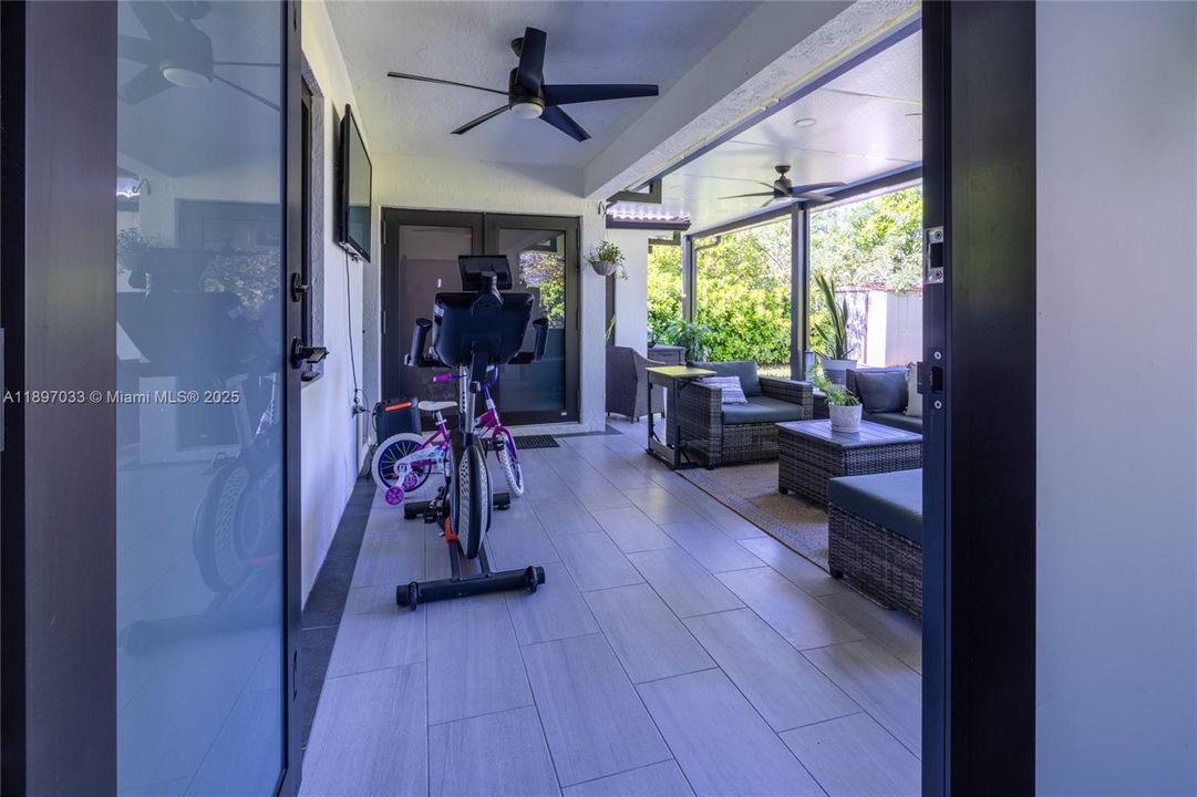 For Sale: $650,000 (4 beds, 2 baths, 1553 Square Feet)