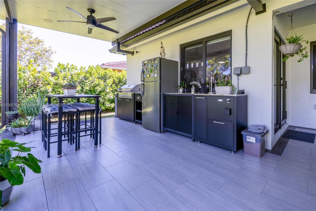 For Sale: $650,000 (4 beds, 2 baths, 1553 Square Feet)