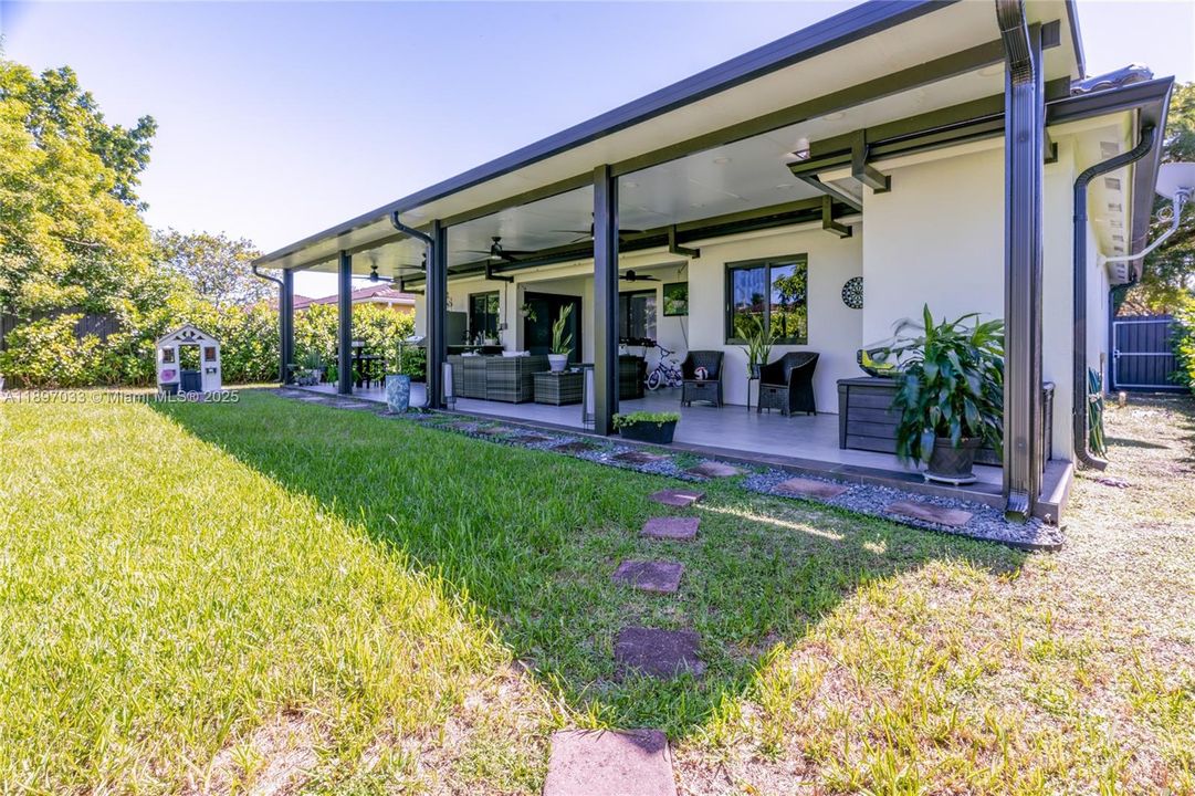 For Sale: $650,000 (4 beds, 2 baths, 1553 Square Feet)