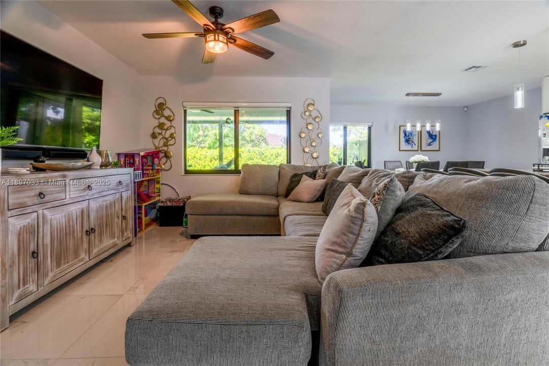 For Sale: $650,000 (4 beds, 2 baths, 1553 Square Feet)