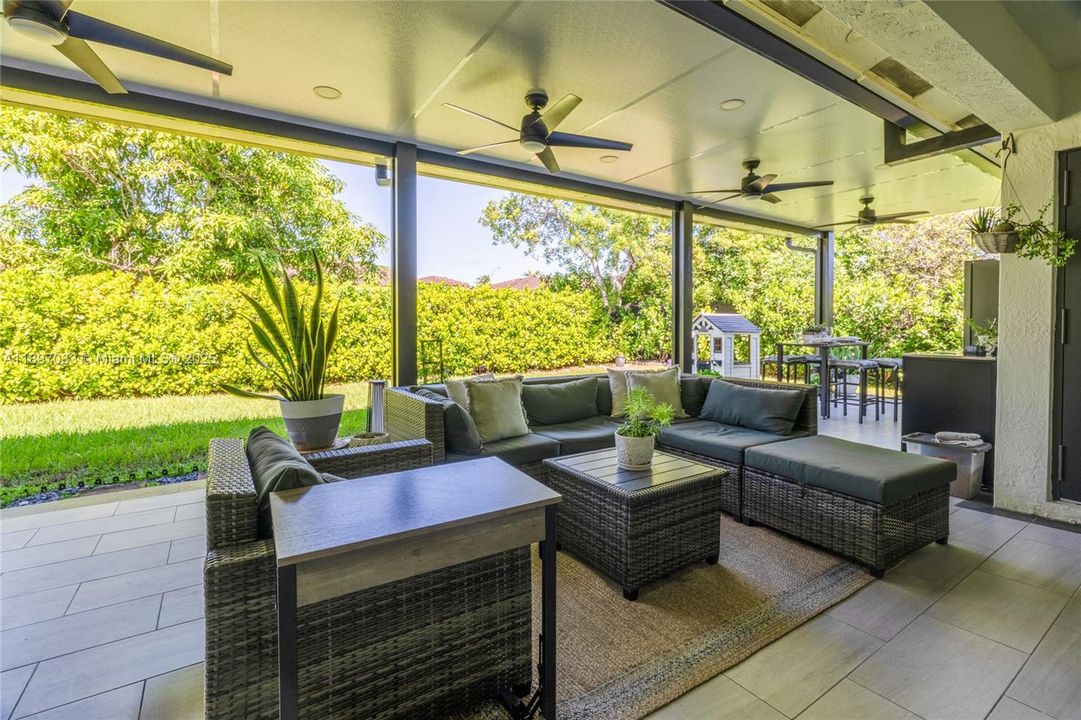 For Sale: $650,000 (4 beds, 2 baths, 1553 Square Feet)