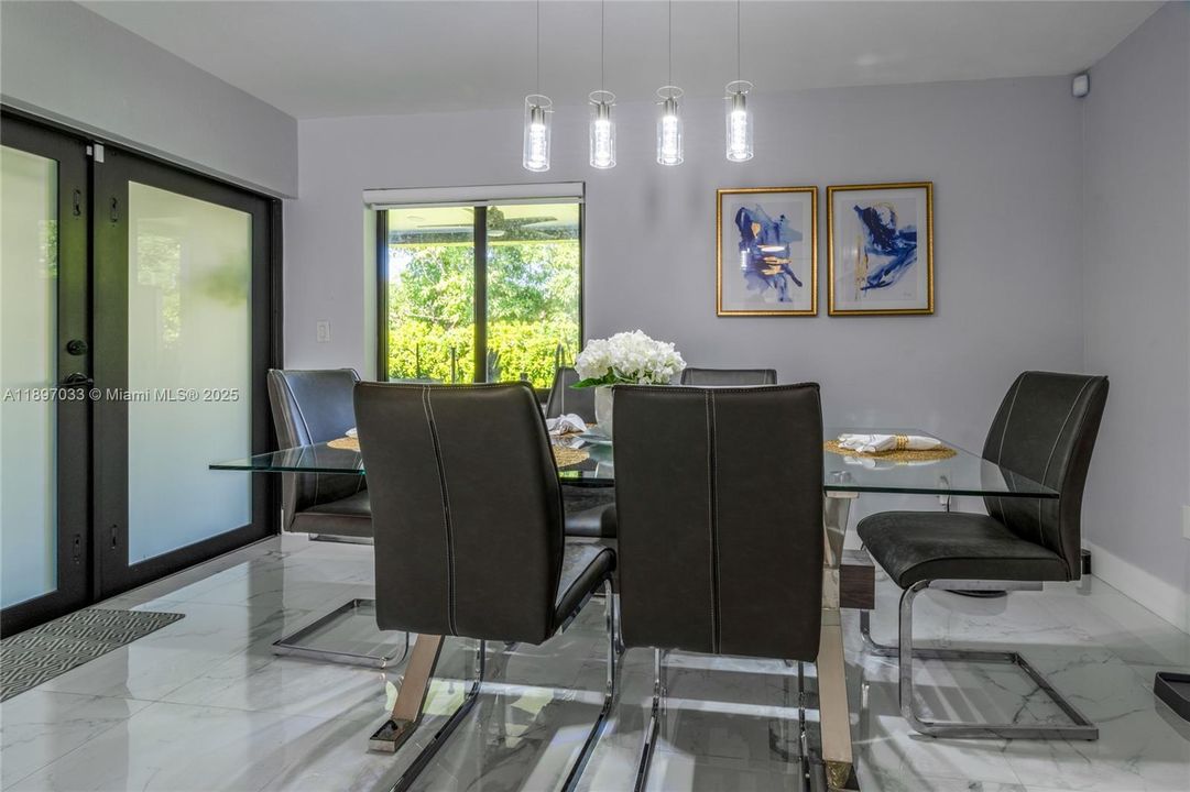 For Sale: $650,000 (4 beds, 2 baths, 1553 Square Feet)