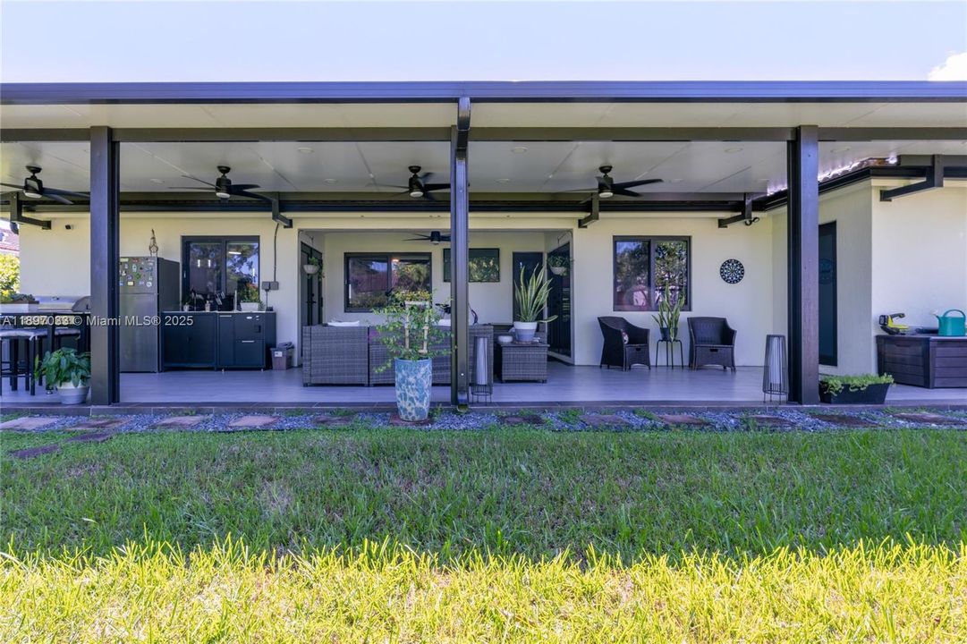 For Sale: $650,000 (4 beds, 2 baths, 1553 Square Feet)