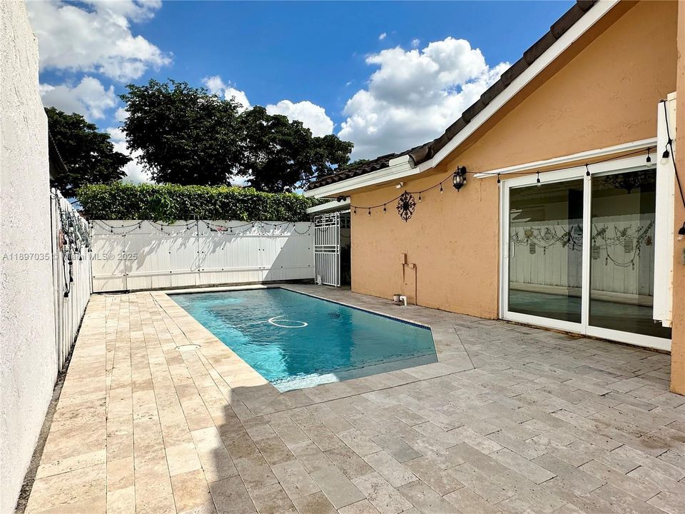 最近租的: $3,600 (3 贝兹, 2 浴室, 1552 平方英尺)