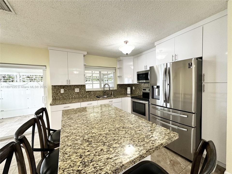 最近租的: $3,600 (3 贝兹, 2 浴室, 1552 平方英尺)