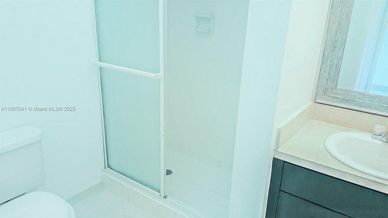 На продажу: $165,000 (2 спален, 2 ванн, 949 Квадратных фут)