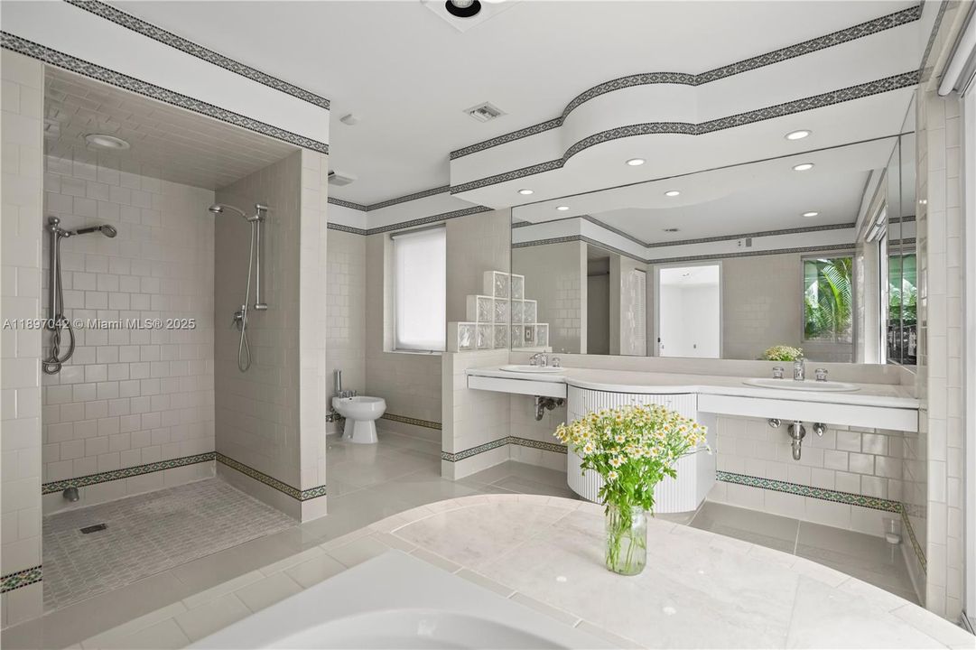 Под контрактом: $12,000 (4 спален, 3 ванн, 2934 Квадратных фут)