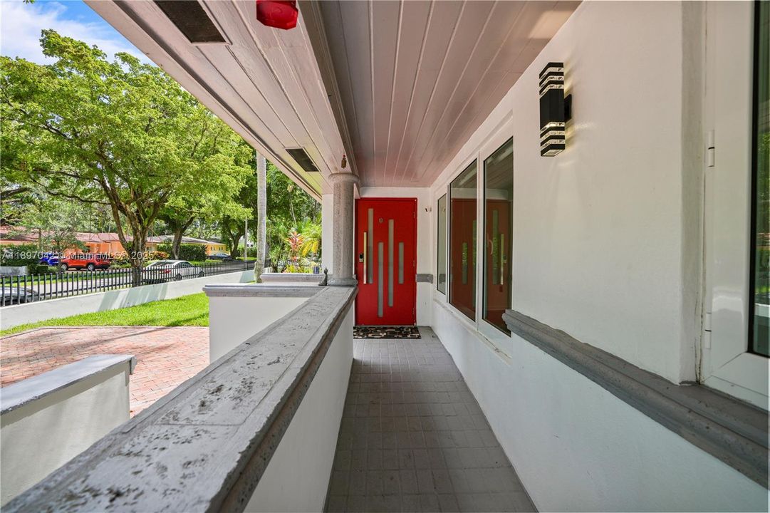 Под контрактом: $12,000 (4 спален, 3 ванн, 2934 Квадратных фут)