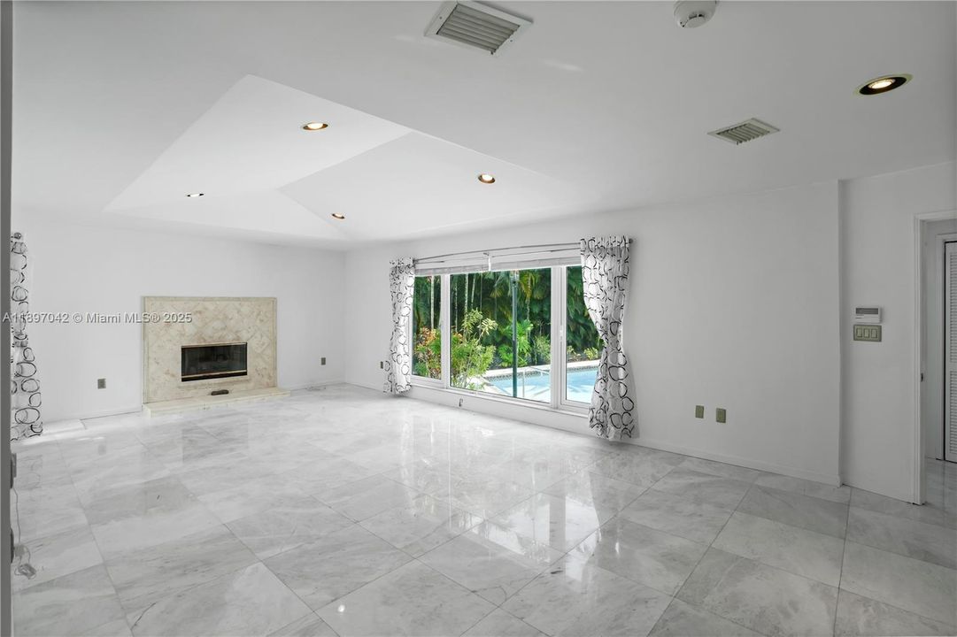 Под контрактом: $12,000 (4 спален, 3 ванн, 2934 Квадратных фут)