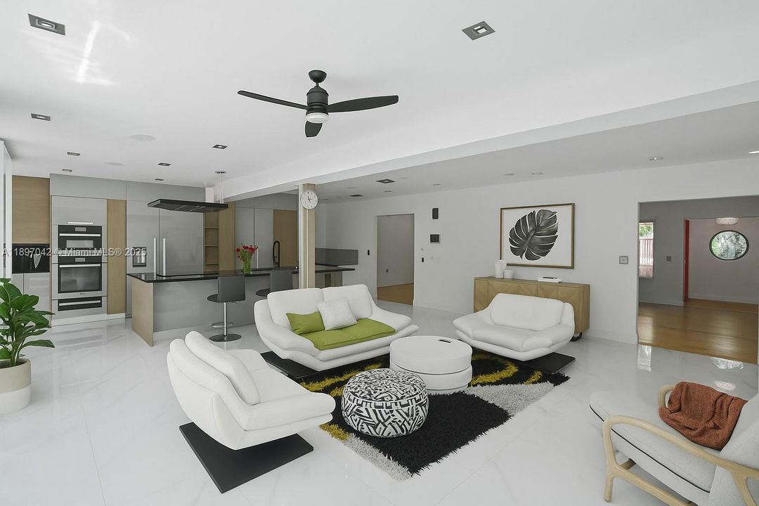 Под контрактом: $12,000 (4 спален, 3 ванн, 2934 Квадратных фут)