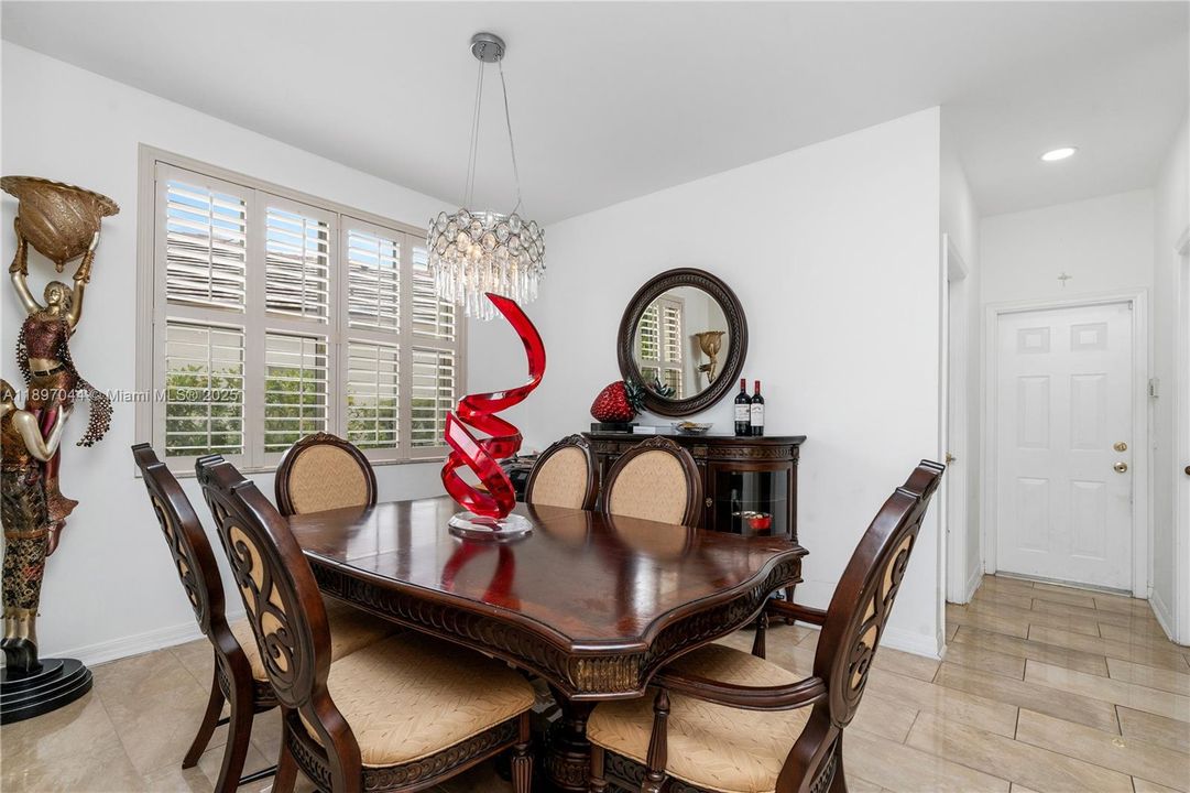 For Sale: $949,000 (5 beds, 3 baths, 2592 Square Feet)