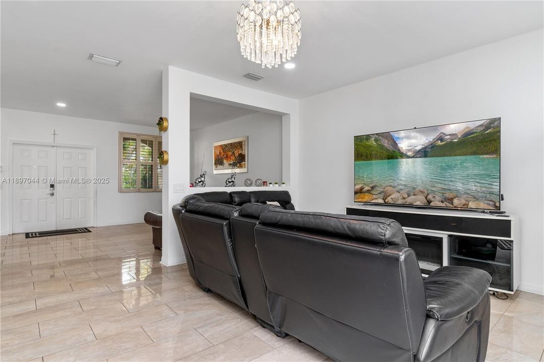 For Sale: $949,000 (5 beds, 3 baths, 2592 Square Feet)