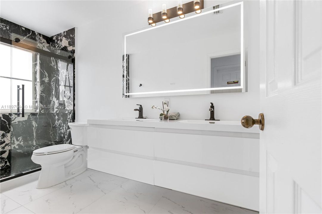 For Sale: $949,000 (5 beds, 3 baths, 2592 Square Feet)