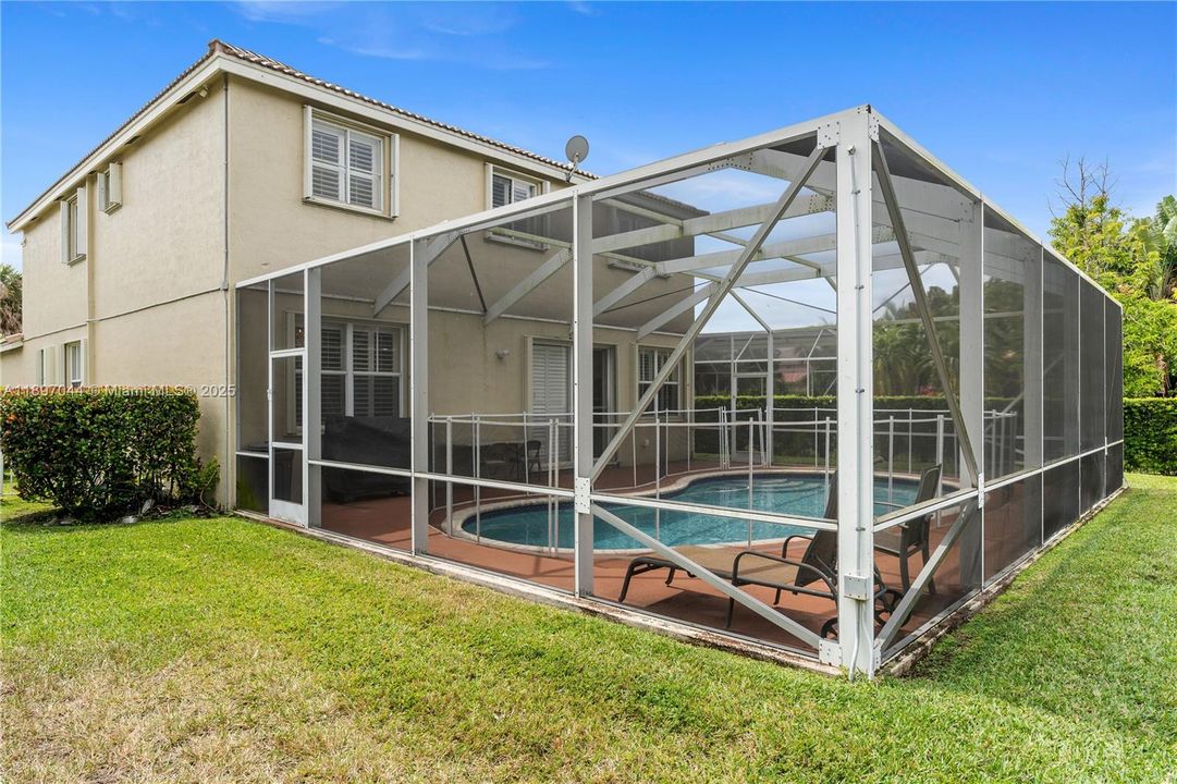 For Sale: $949,000 (5 beds, 3 baths, 2592 Square Feet)