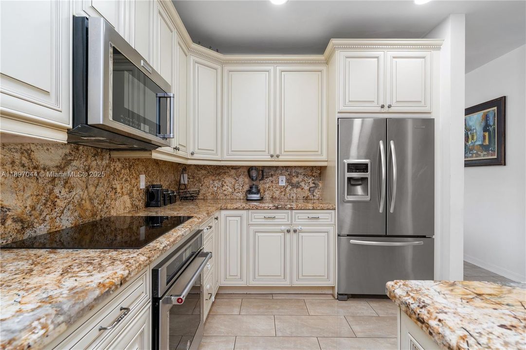 For Sale: $949,000 (5 beds, 3 baths, 2592 Square Feet)