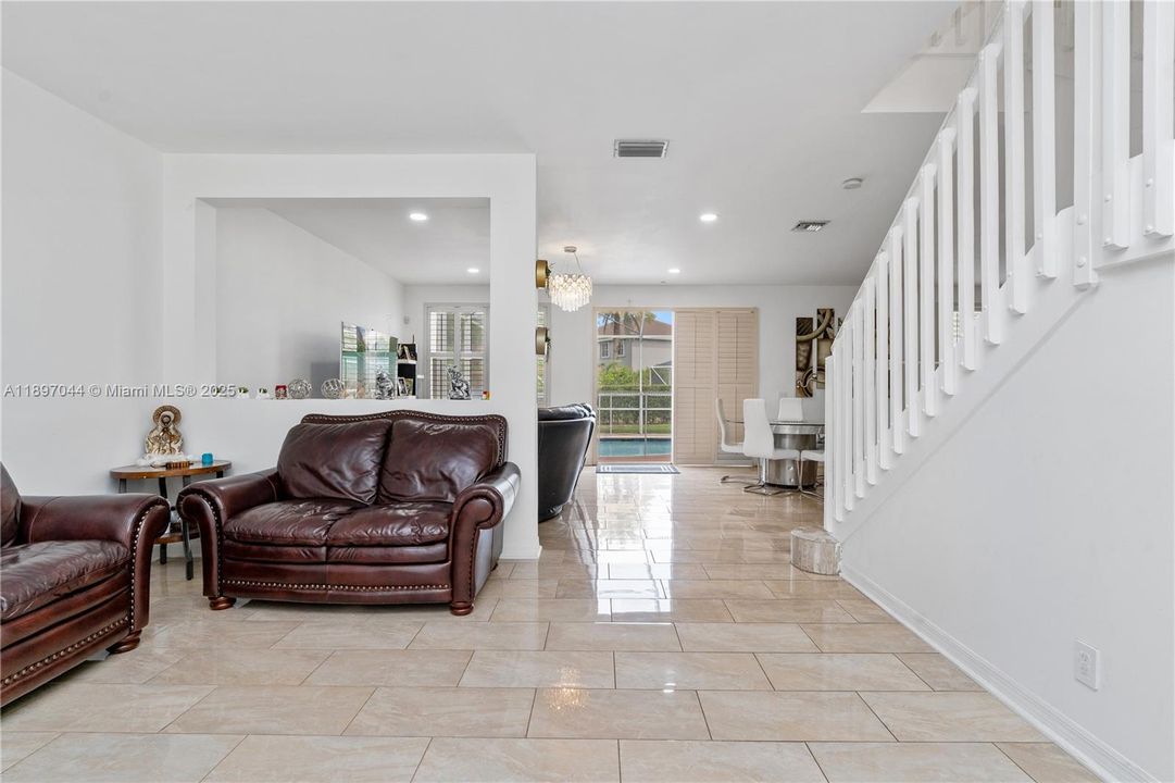 For Sale: $949,000 (5 beds, 3 baths, 2592 Square Feet)