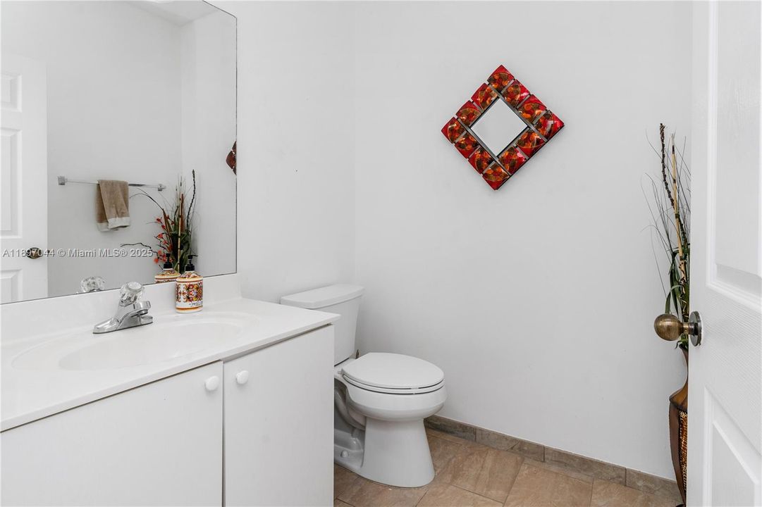 For Sale: $949,000 (5 beds, 3 baths, 2592 Square Feet)