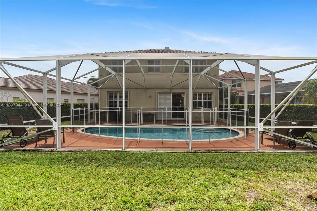 For Sale: $949,000 (5 beds, 3 baths, 2592 Square Feet)