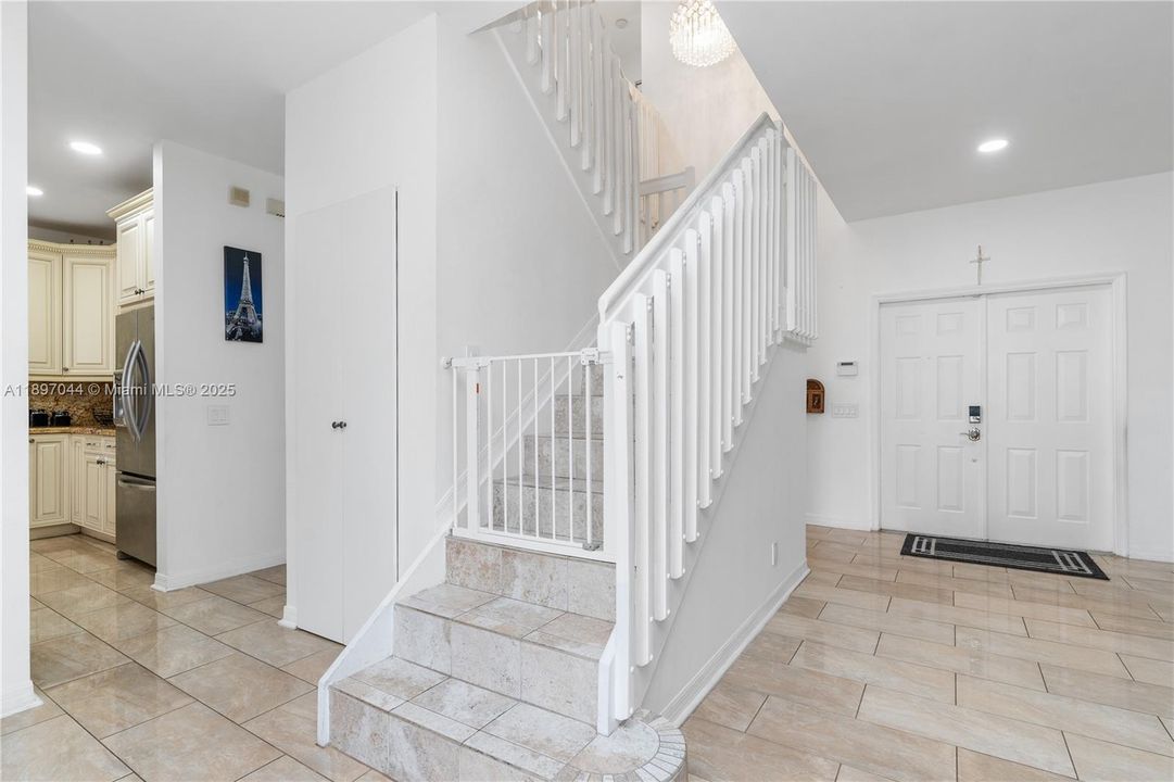 For Sale: $949,000 (5 beds, 3 baths, 2592 Square Feet)