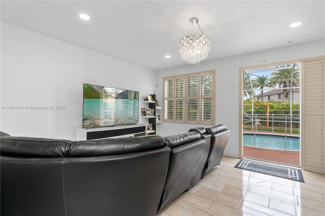 For Sale: $949,000 (5 beds, 3 baths, 2592 Square Feet)